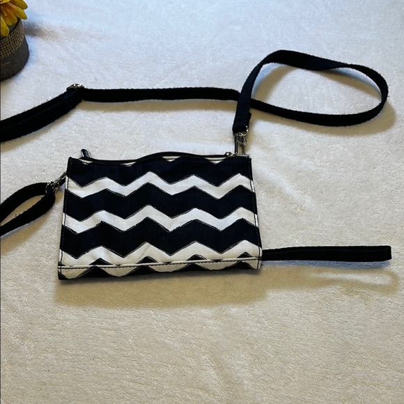 Thirty-One Black and White Chevron Crossbody Bag - Picture 8 of 8